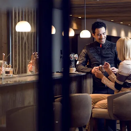 Antares Ursa 301 - Luxury Inski Out